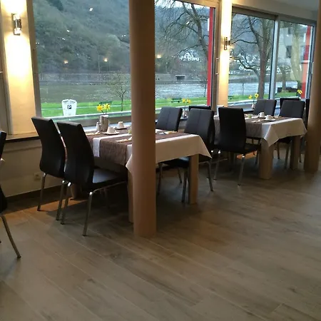 Garni Reis 3*