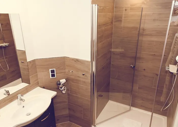 Garni Reis トライス・カーデン