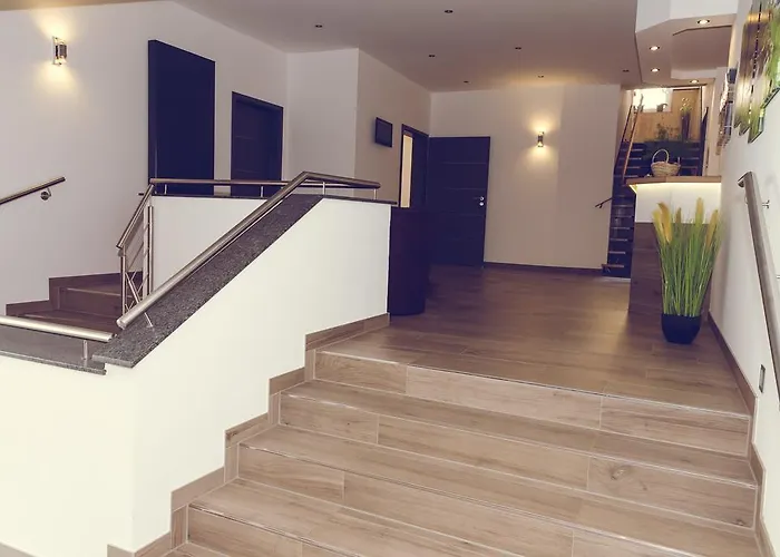 Garni Reis 3* トライス・カーデン